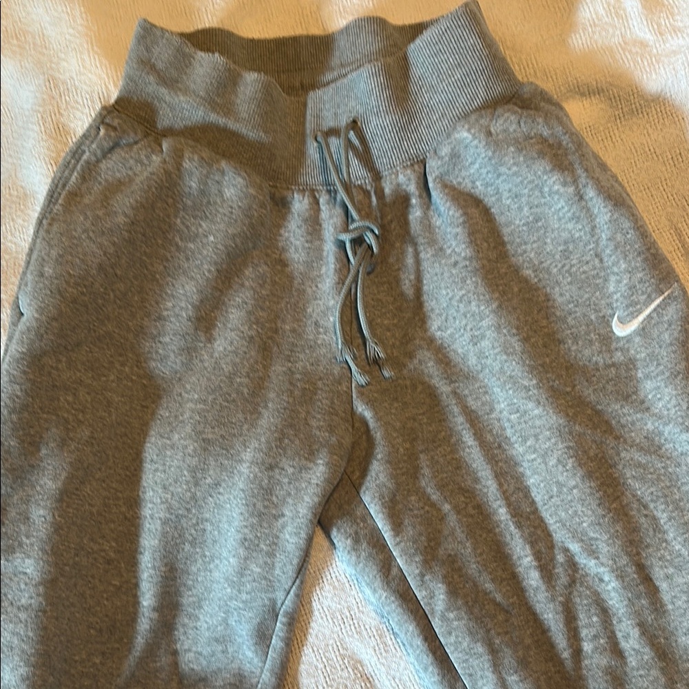 Nike Men’s Gray Sweatpants